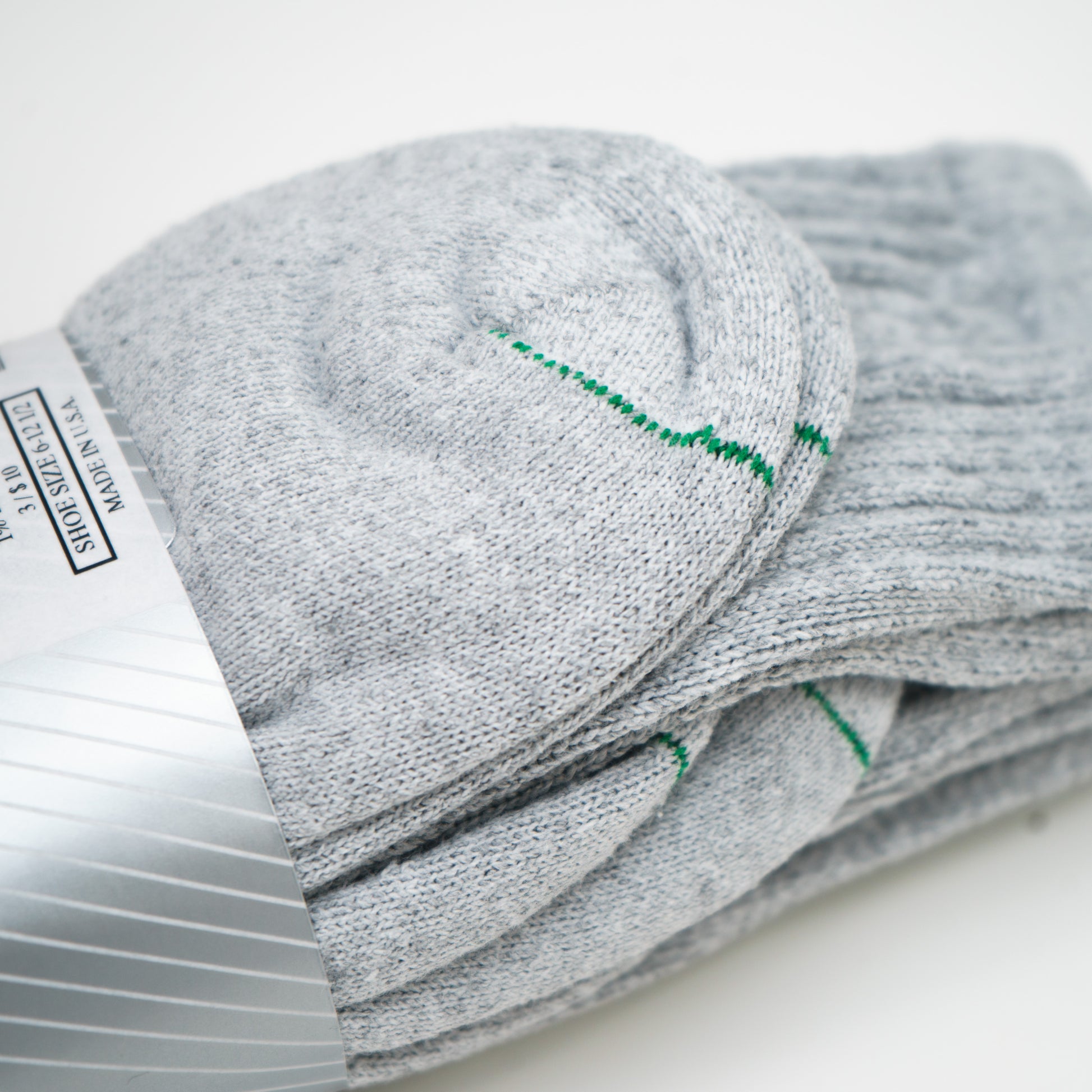 BB605 Burlington Sport Socks 3 pack - Grey close up on the toe seam to shew the green seam stitch
